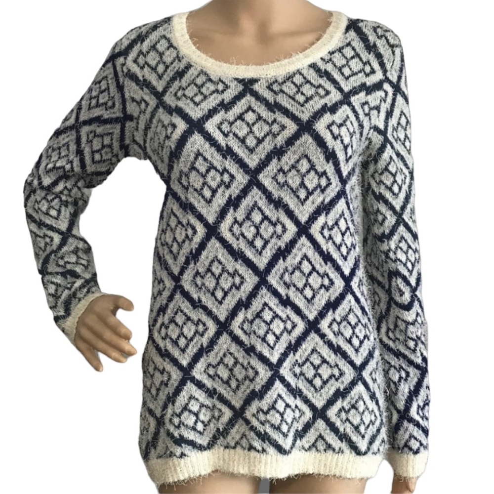 OLYSS Eyelash Pullover Sweater Blue & White S